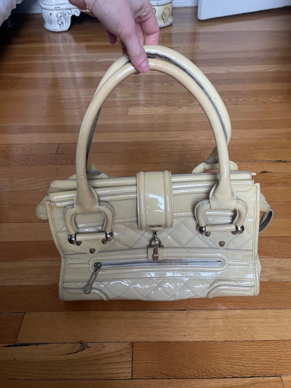 Burberry Manor Bag – White Leather, Classic Vintage Charm